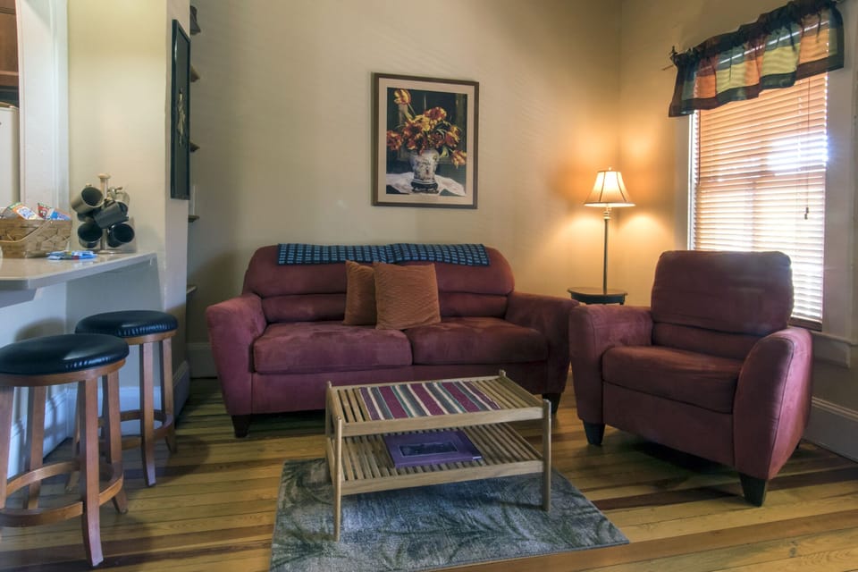 Calhoun-orient-living-1