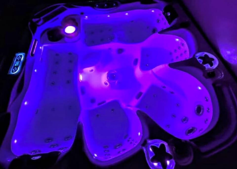 Indoor spa tub