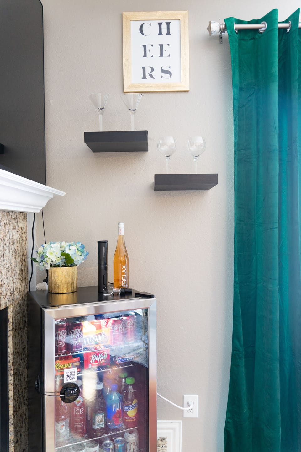 Mini Bar with Drinks/Snacks