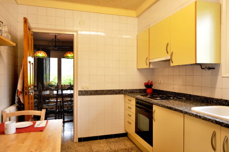 kitchen of a holiday home in l'Escala