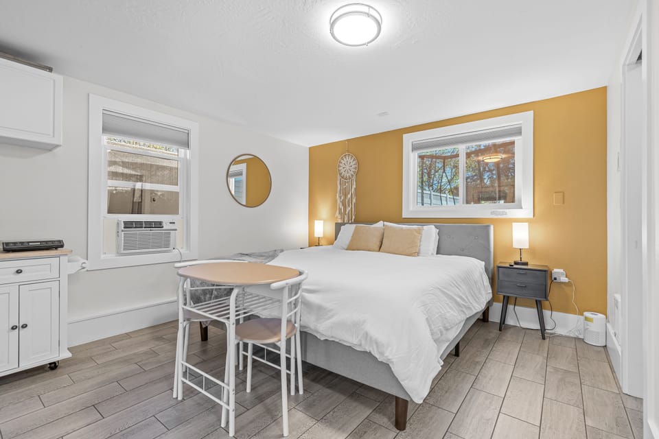 4th bedroom (adjacent studio)