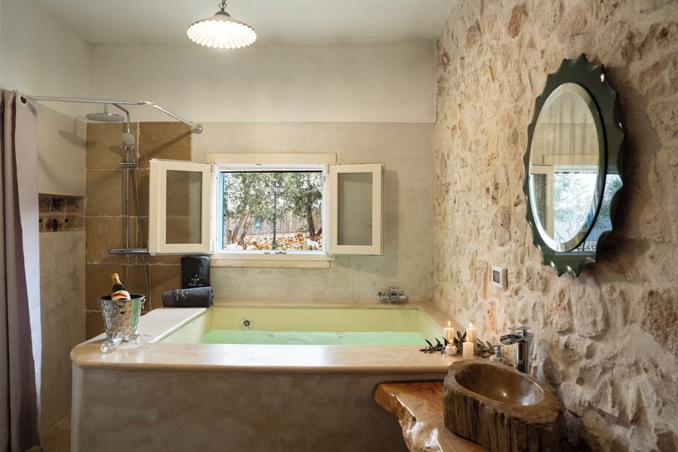 Trullo_Di_Mamma_Lucia_Ostuni_Piscina_Idromassaggio_interno_Casa_vacanza_puglia_casaurea_Property_Man (21)