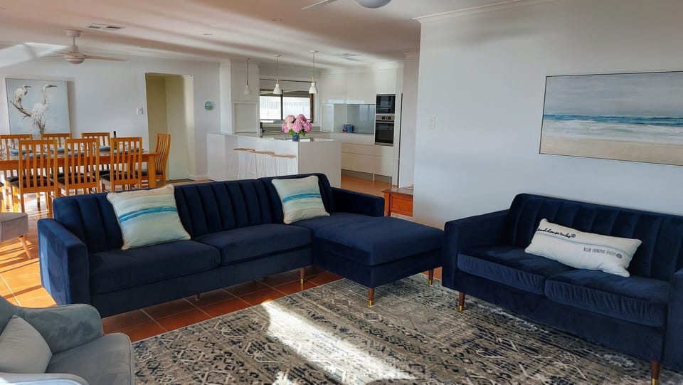 Living, dining & kitchen (upstairs)