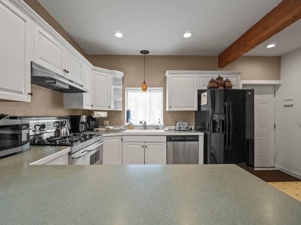 【Kitchen — Appliances】 Full-size fridge, gas range, crockpot, blender, coffee maker.