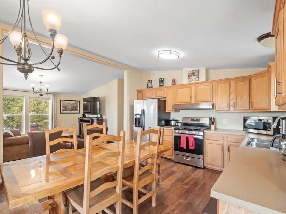 dining room/kitchen
