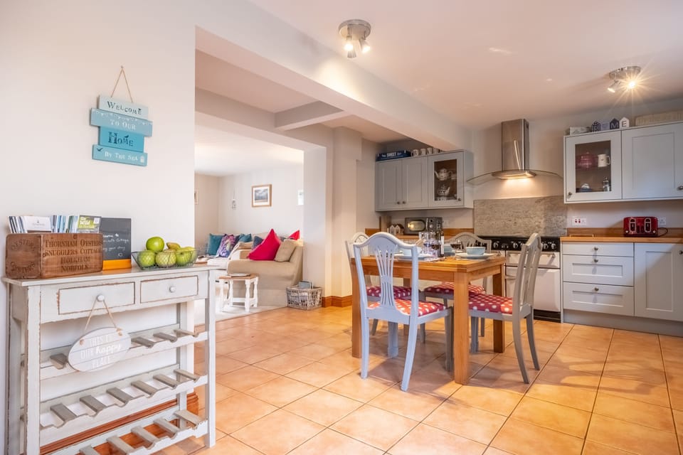 Ground floor: Arriving in the kitchen with dining area