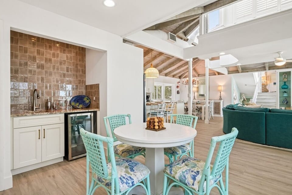 Game table/wet bar