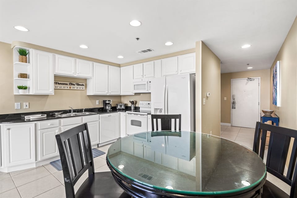 Full kitchen, open plan