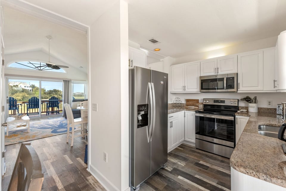ML22: Freestyle Surf-Inn | Top Level Kitchen