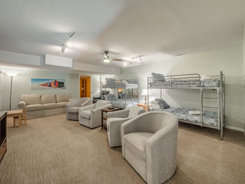 Upstairs Living Room with Twin/Twin Bunkbeds