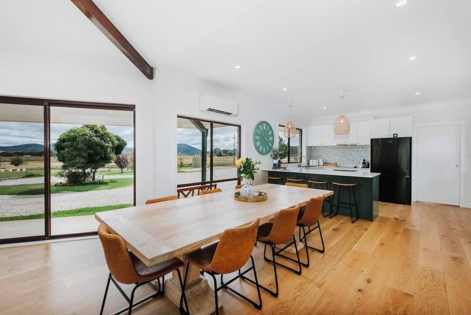 Come together around the large dining table or take things slow up at the breakfast bar.
