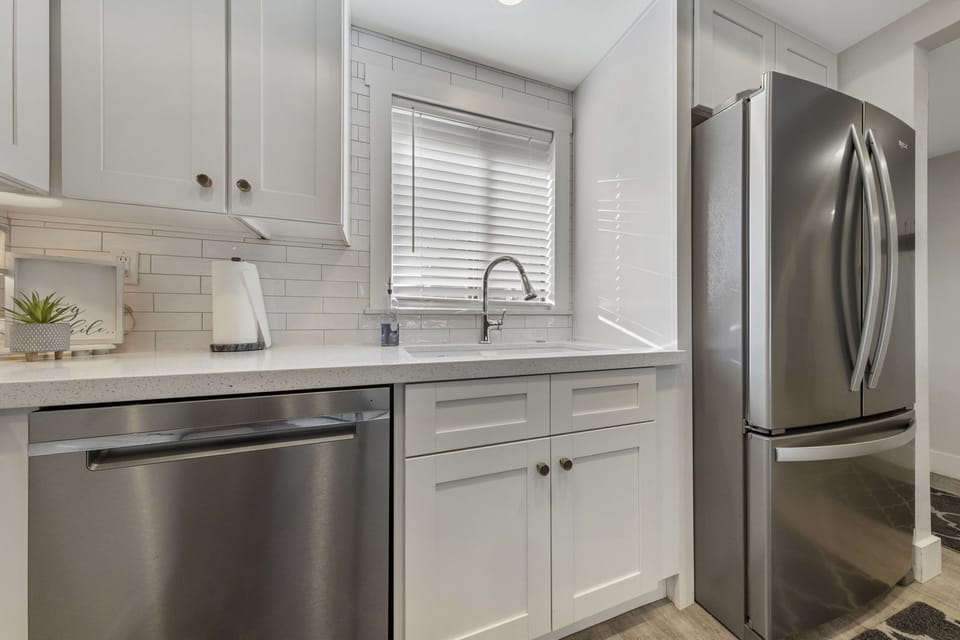 STAINLESS APPLIANCES
