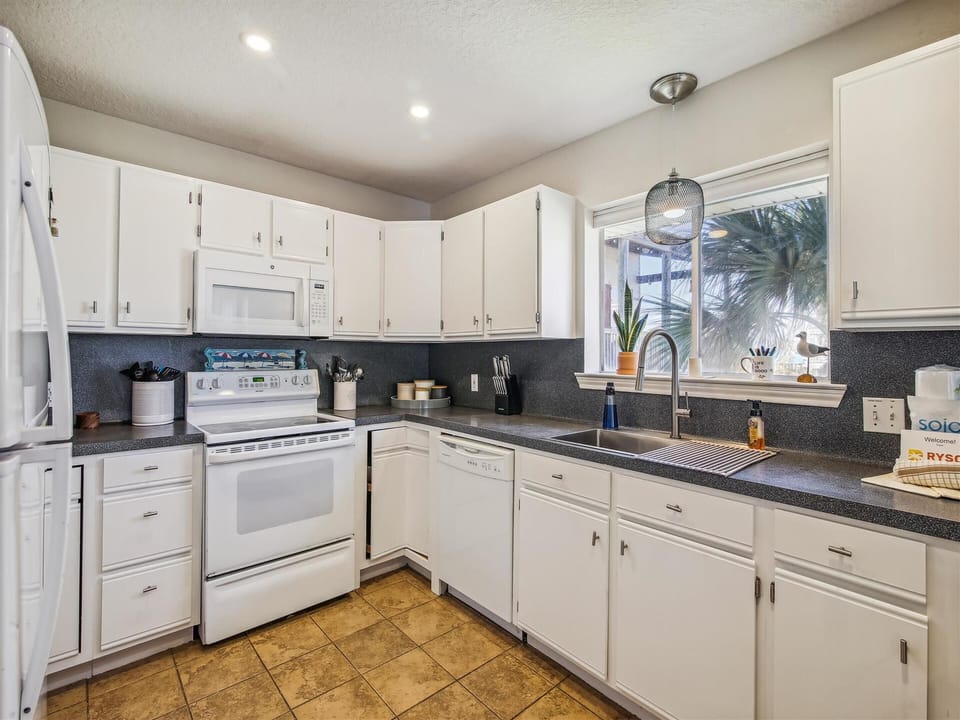Full Kitchen