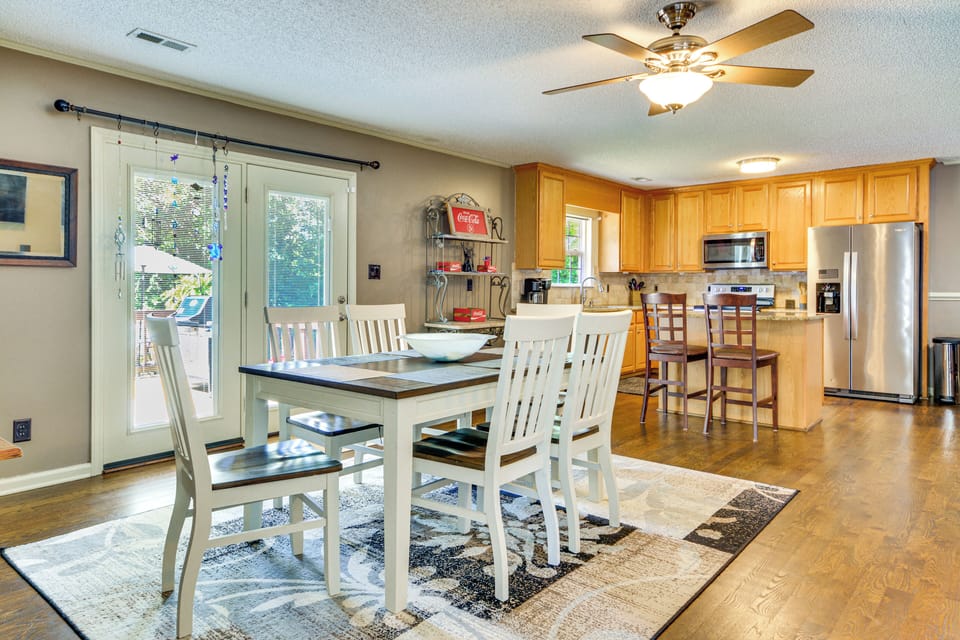 Kitchen | Drip/Keurig Coffee Maker | Crockpot | Toaster Oven