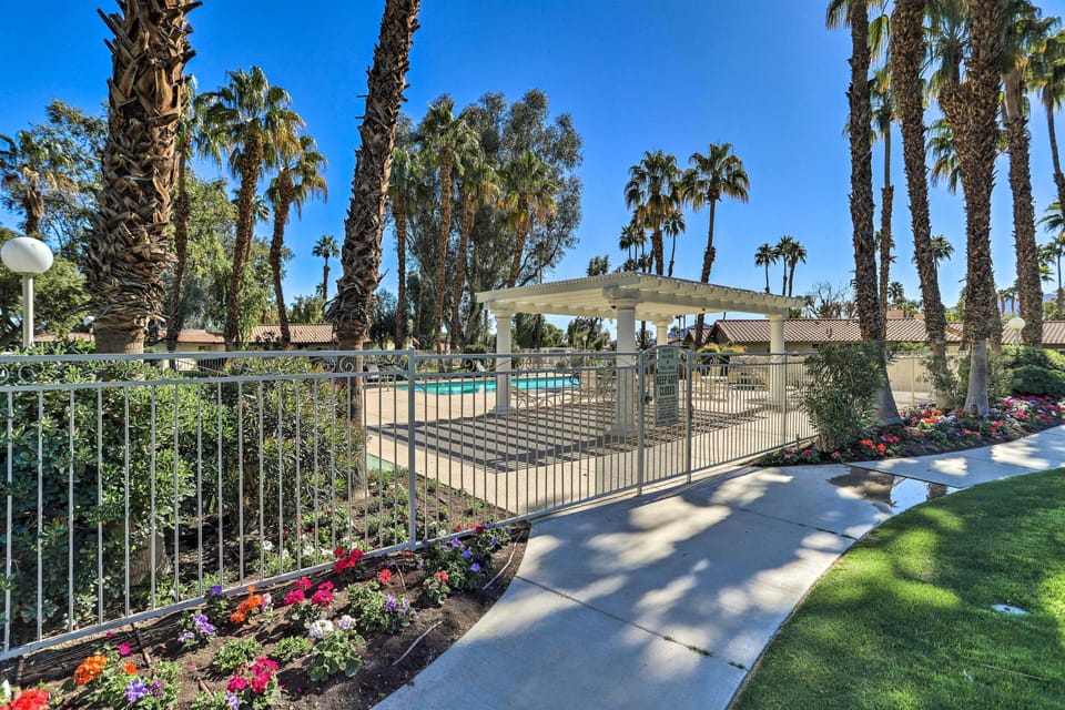 Community Pool | Depth (3.5'-6')