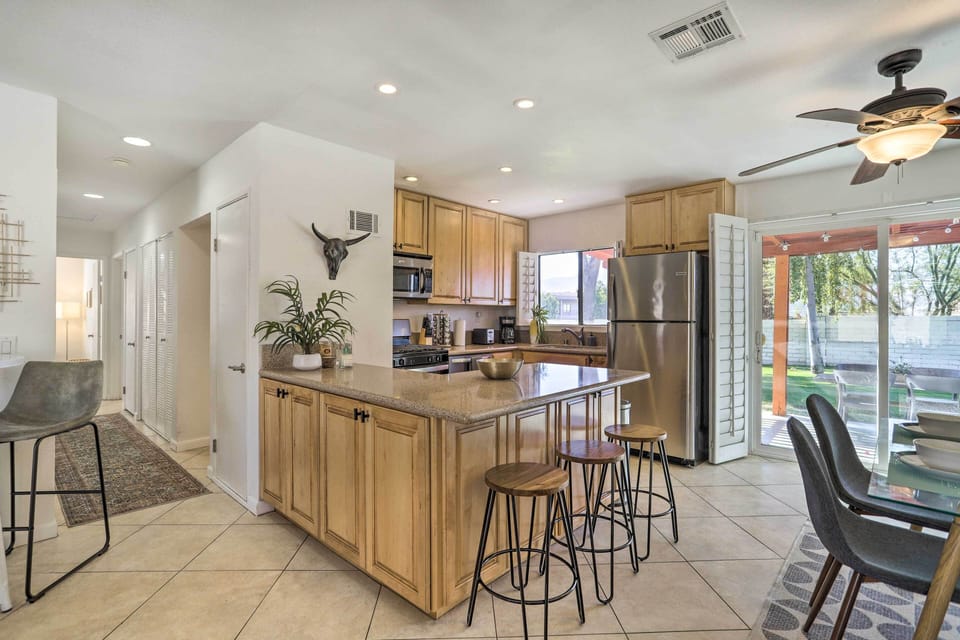 Dining Area | Dishware Provided