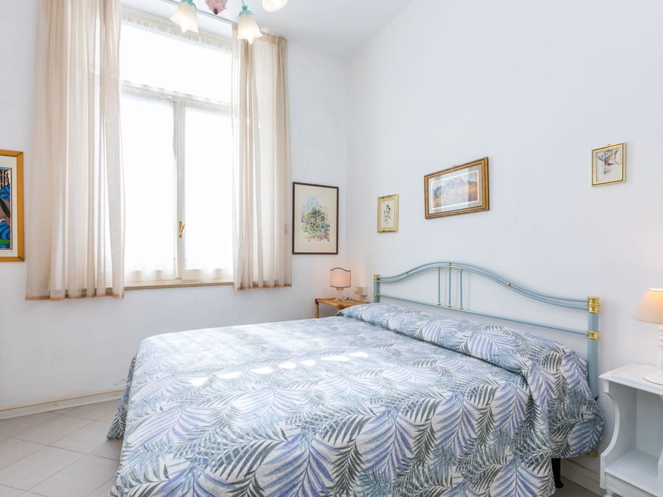 Property, Furniture, Window, Blue, Azure, Comfort, Wood, Textile, Building