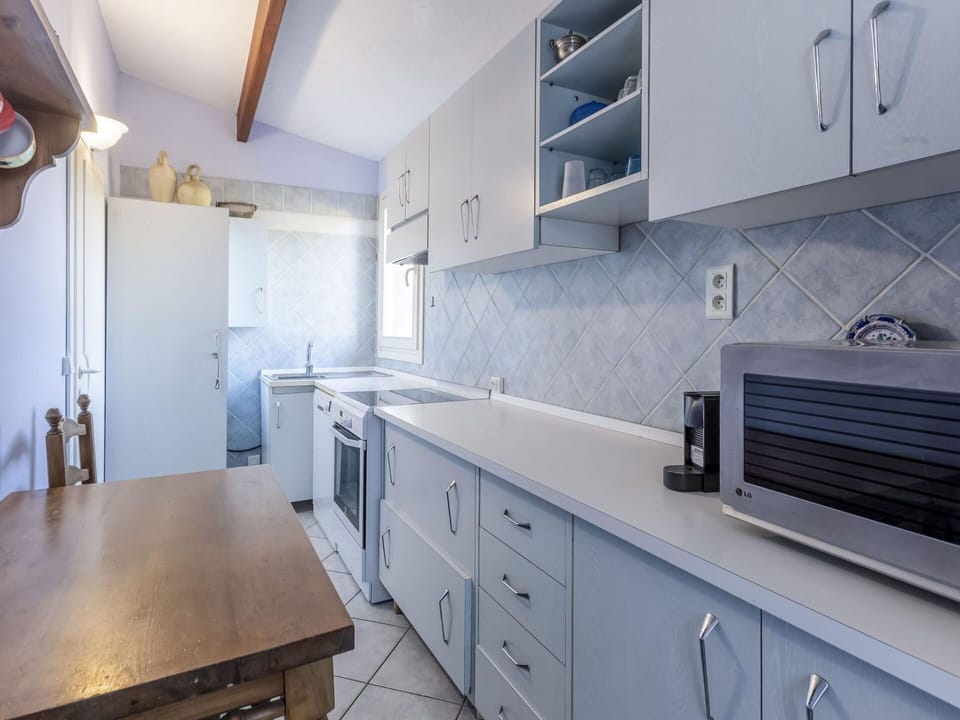 Cabinetry, Property, Furniture, Countertop, White, Building, Drawer, Kitchen, Interior Design, Kitchen Stove