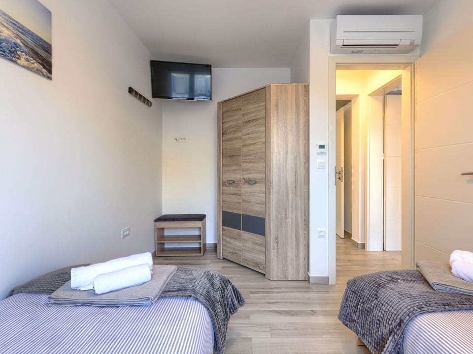 Property, Building, Comfort, Azure, Interior Design, Wood, Flooring, Floor, Wall