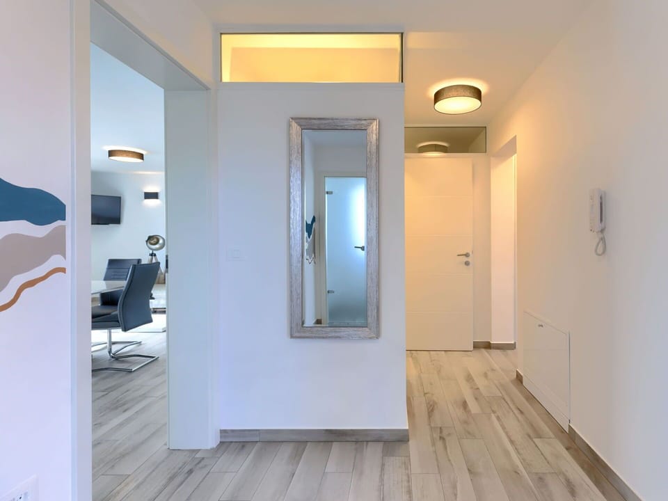 Building, Door, Mirror, Wood, Interior Design, Flooring, Hall, Floor, House