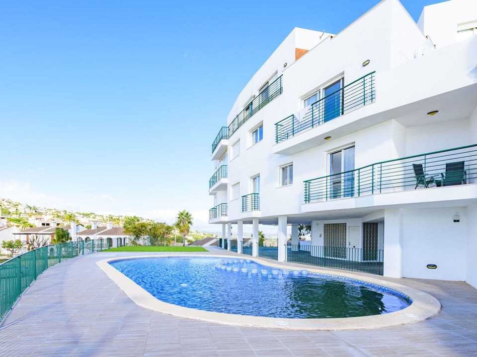 Sky, Water, Property, Building, Azure, Window, Urban Design, Condominium, Aqua, Leisure