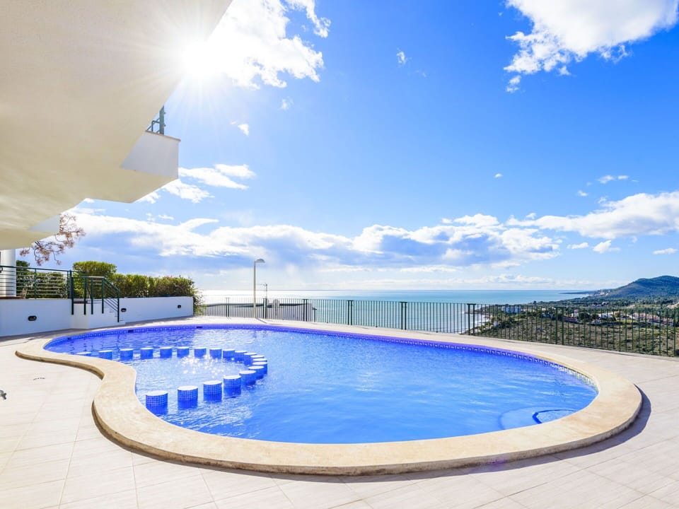 Water, Cloud, Sky, Water Resources, Daytime, Property, Blue, Swimming Pool, Body Of Water, Architecture