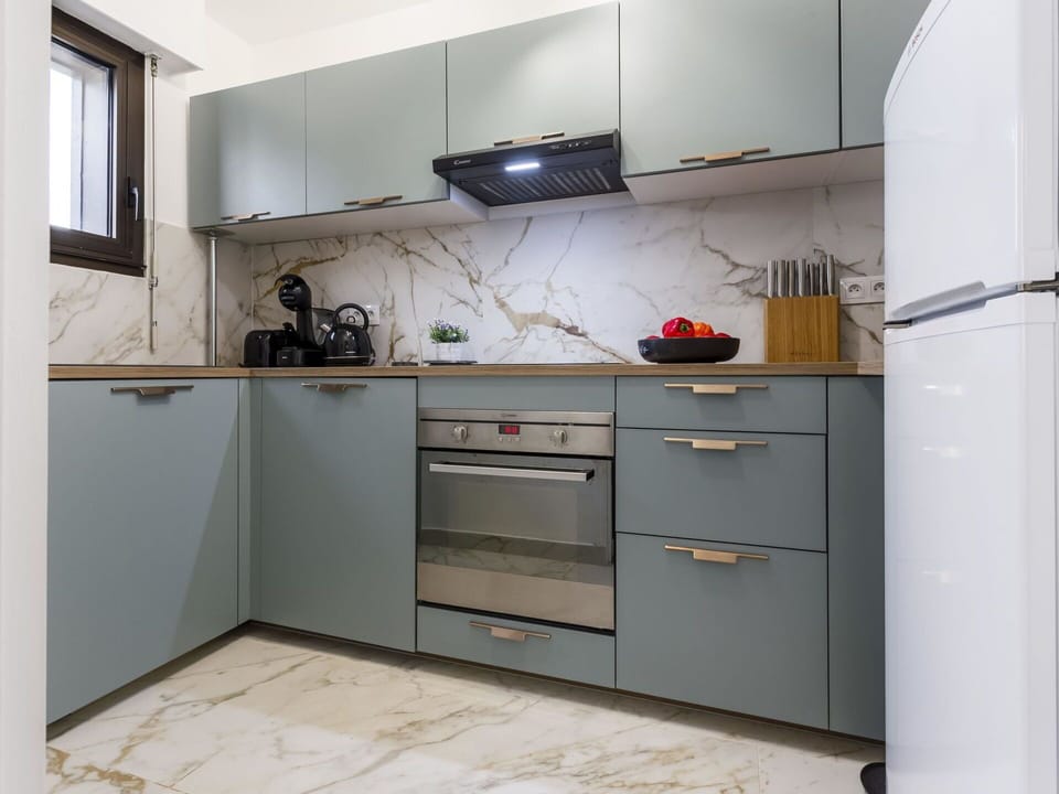 Cabinetry, Property, Building, Countertop, Kitchen Stove, Sink, Kitchen, Interior Design, Kitchen Sink, Tap