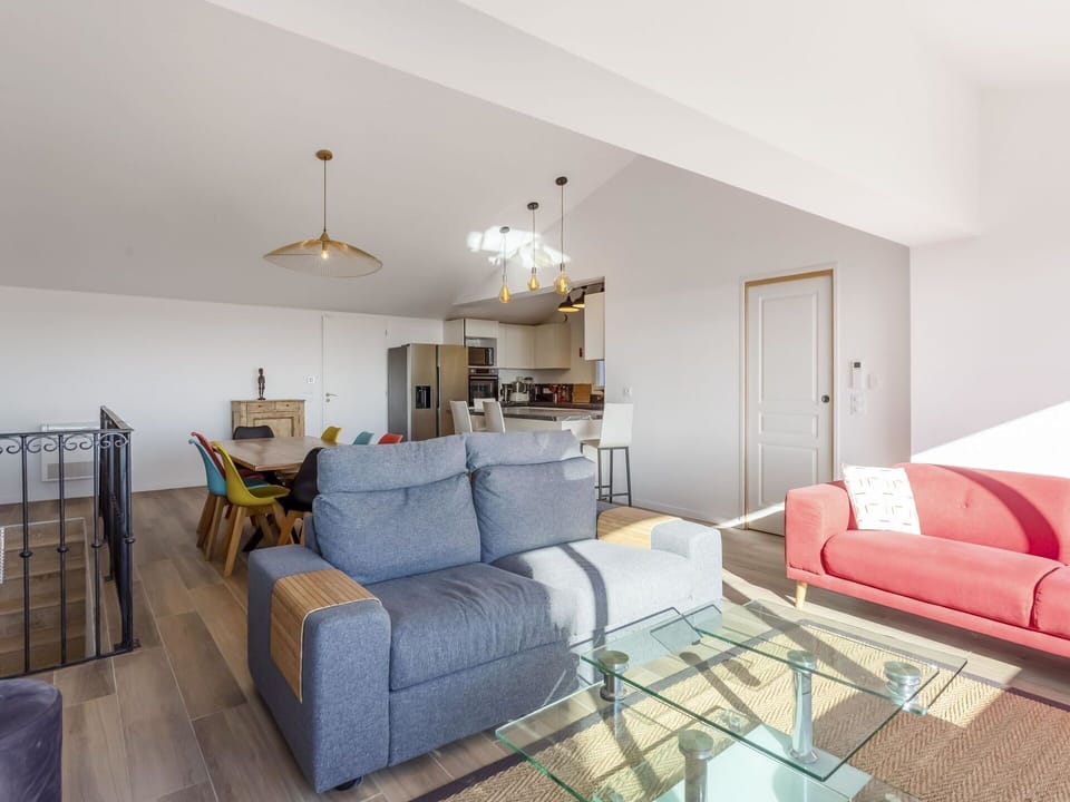 Water, Sky, Property, Tree, Building, Swimming Pool, Azure, Body Of Water, Leisure, Urban Design