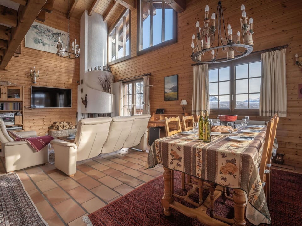Picture Frame, Property, Window, Furniture, Table, Wood, Lighting, Interior Design, Building, Chair