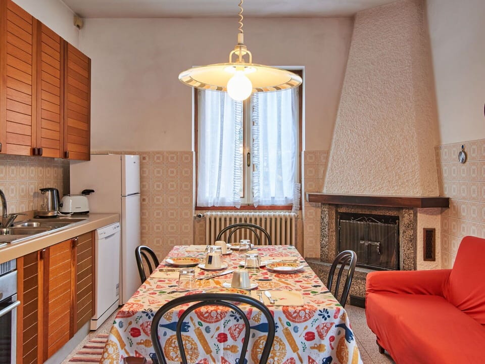 Water, Sky, Cloud, Swimming Pool, Building, Tree, Aqua, Leisure, Resort Town, Plant