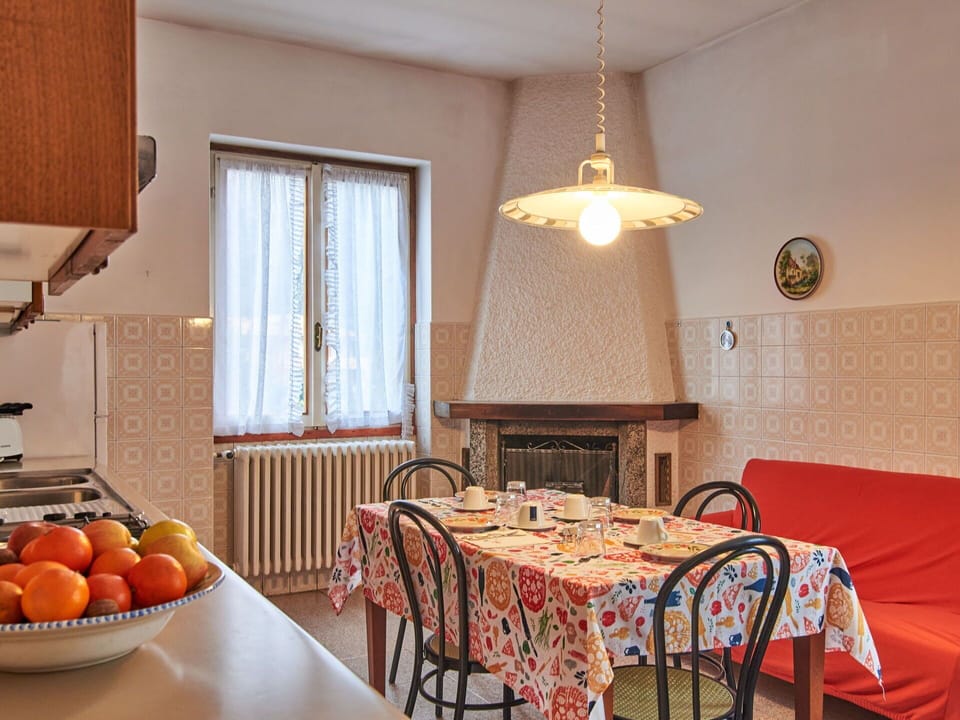 Water, Sky, Cloud, Swimming Pool, Building, Tree, Aqua, Leisure, Resort Town, Plant