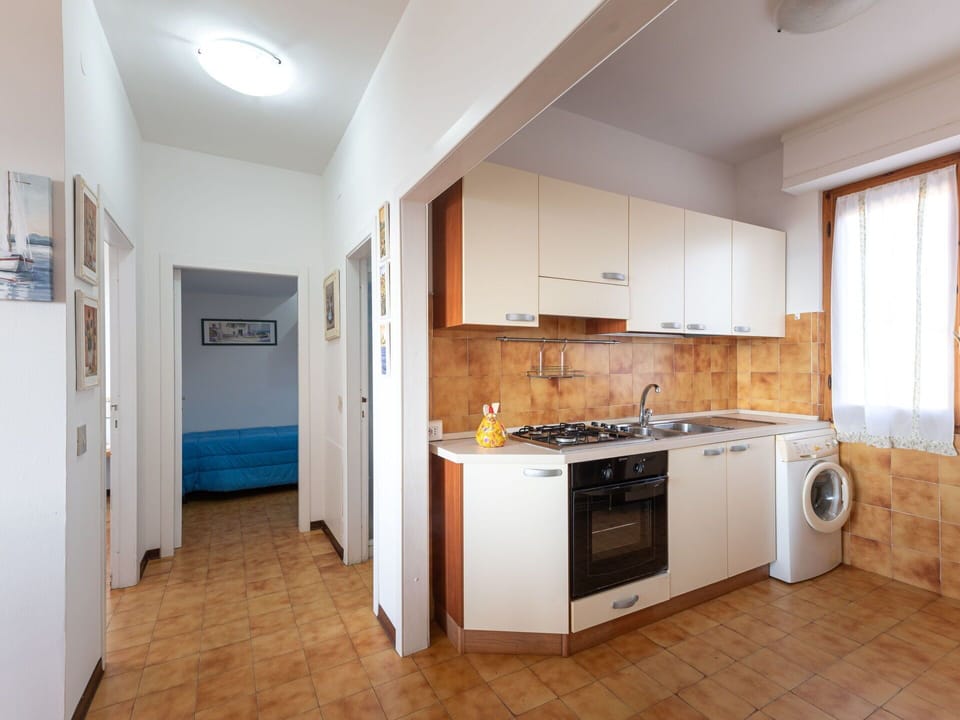 Sky, Cloud, Building, Urban Design, Tree, House, Neighbourhood, Leisure, Residential Area, Landscape