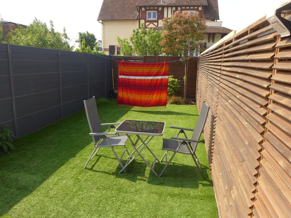 Plant, Furniture, Outdoor Furniture, Tree, Building, Wood, Chair, Grass, Sky, Wall