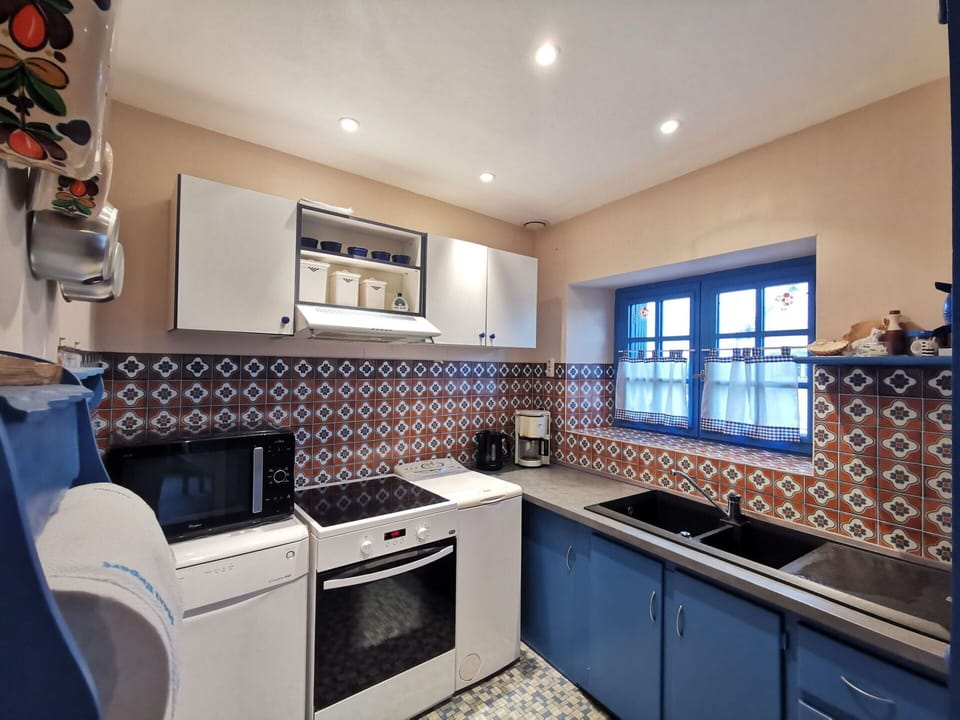 Cabinetry, Countertop, Property, Kitchen, Kitchen Stove, Kitchen Sink, Interior Design, Sink, Lighting, Home Appliance