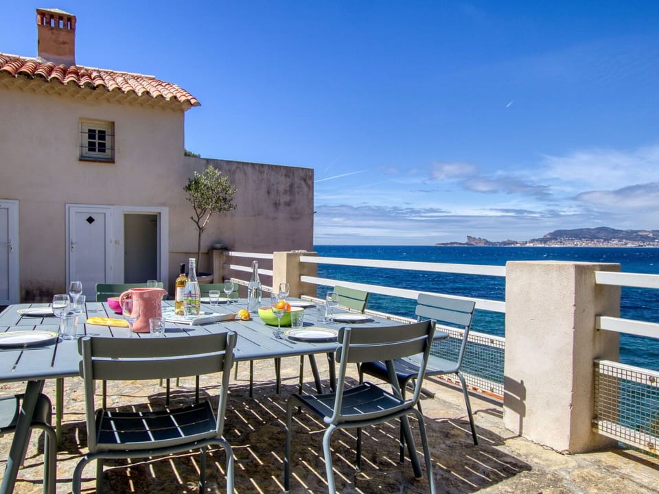 Plant, Property, Building, Natural Landscape, Tree, Land Lot, House, Cottage, Landscape, Residential Area