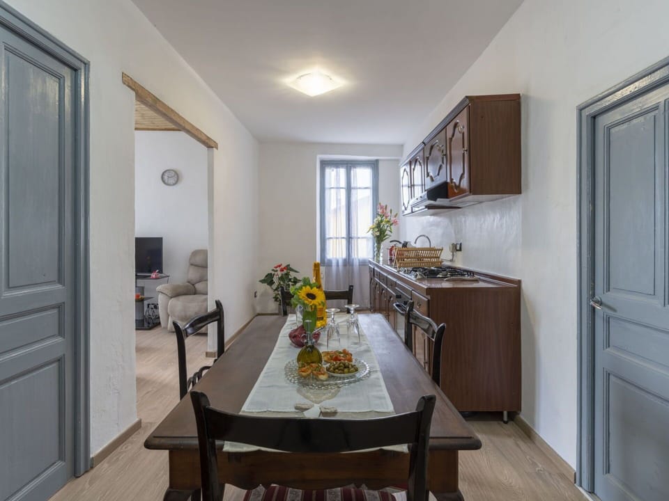 Flower, Table, Furniture, Property, Cabinetry, Plant, Door, Wood, Interior Design
