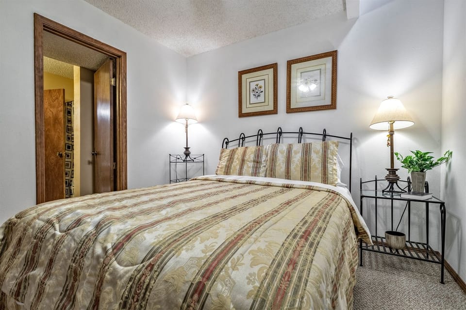 Guest bedroom