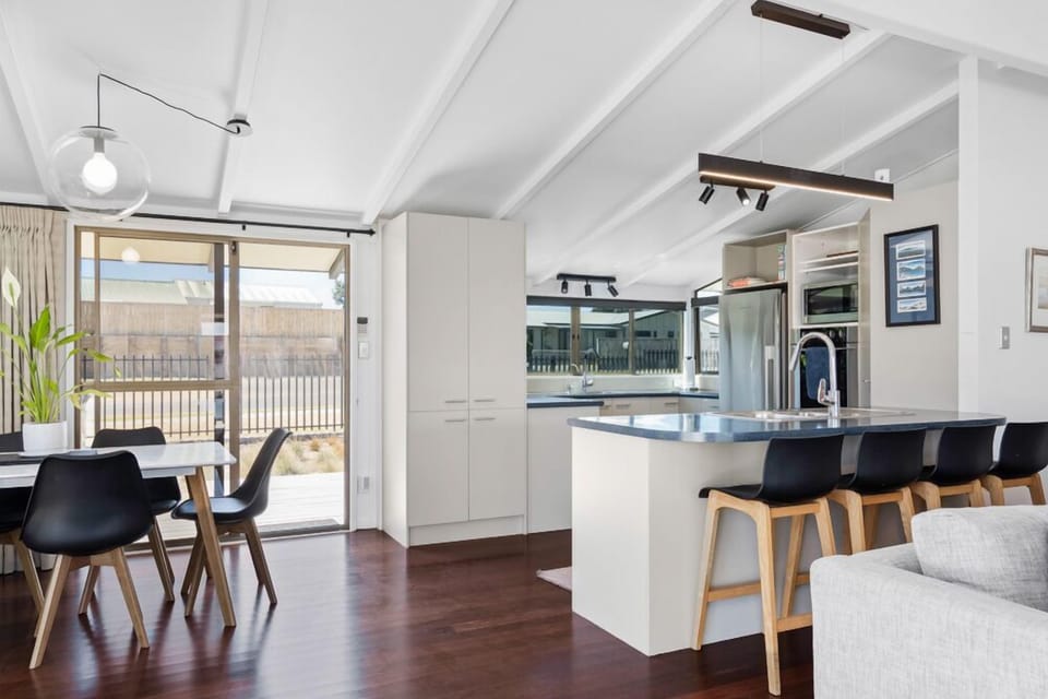 690 Pukehina - Holiday Home - Kitchen/Dining
