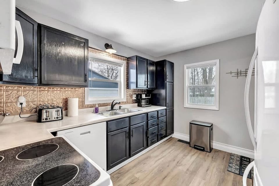 Fully equipped kitchen with pots/pans, utensils, cooking appliances