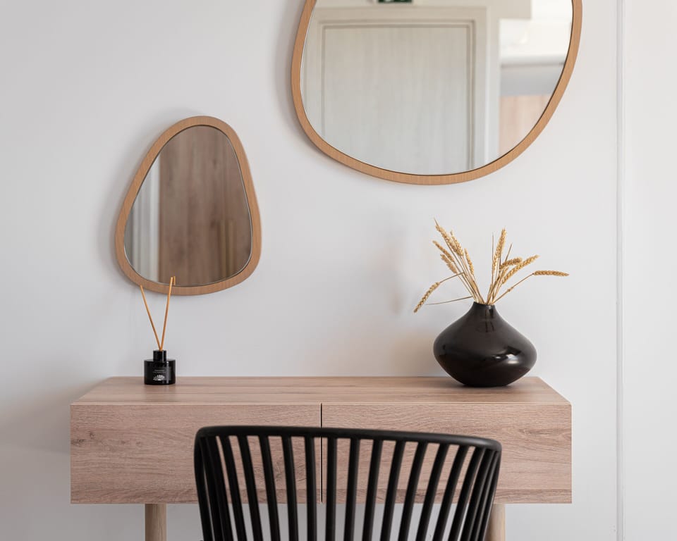 Stylish Desk Inside The Bedroom