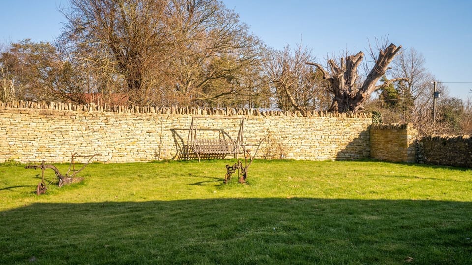 Lawn, The Old Barn, Bolthole Retreats