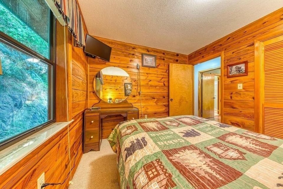 Stained Wood, Hardwood, Indoors, Screen, Bed