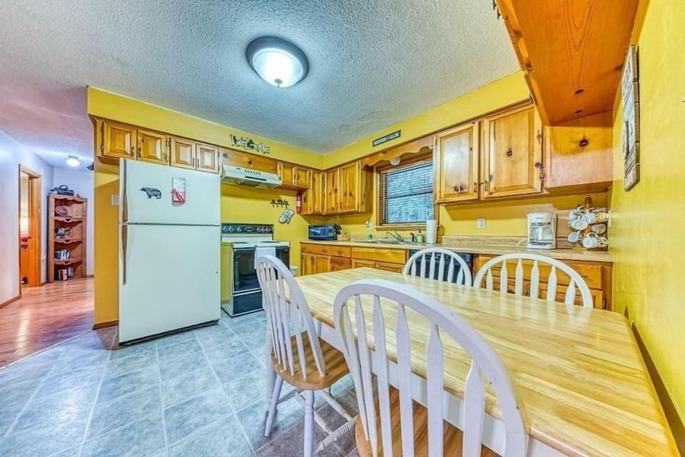 Indoors, Stained Wood, Hardwood, Floor, Dining Room
