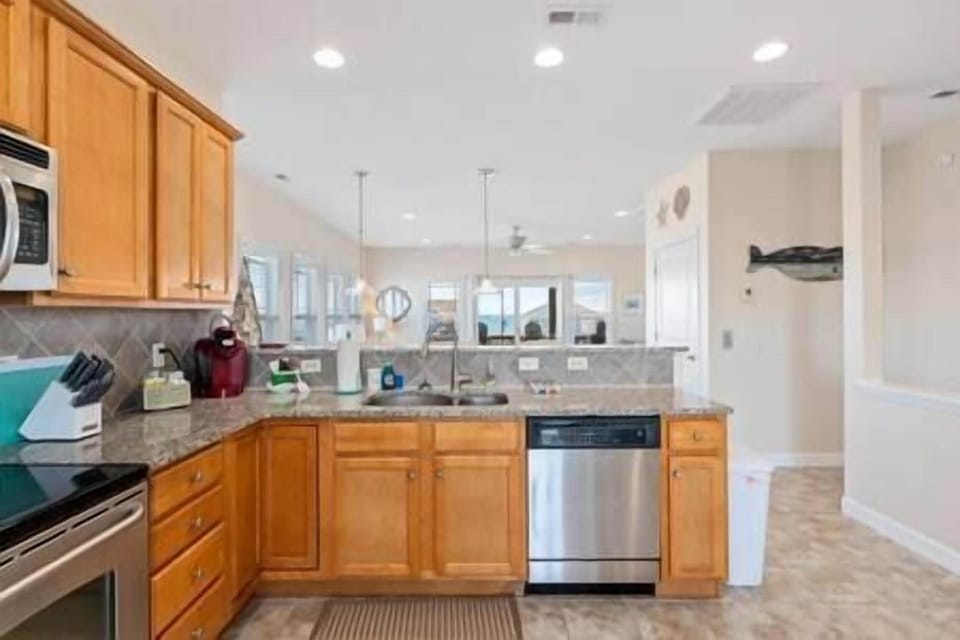 Well stocked and clean kitchen