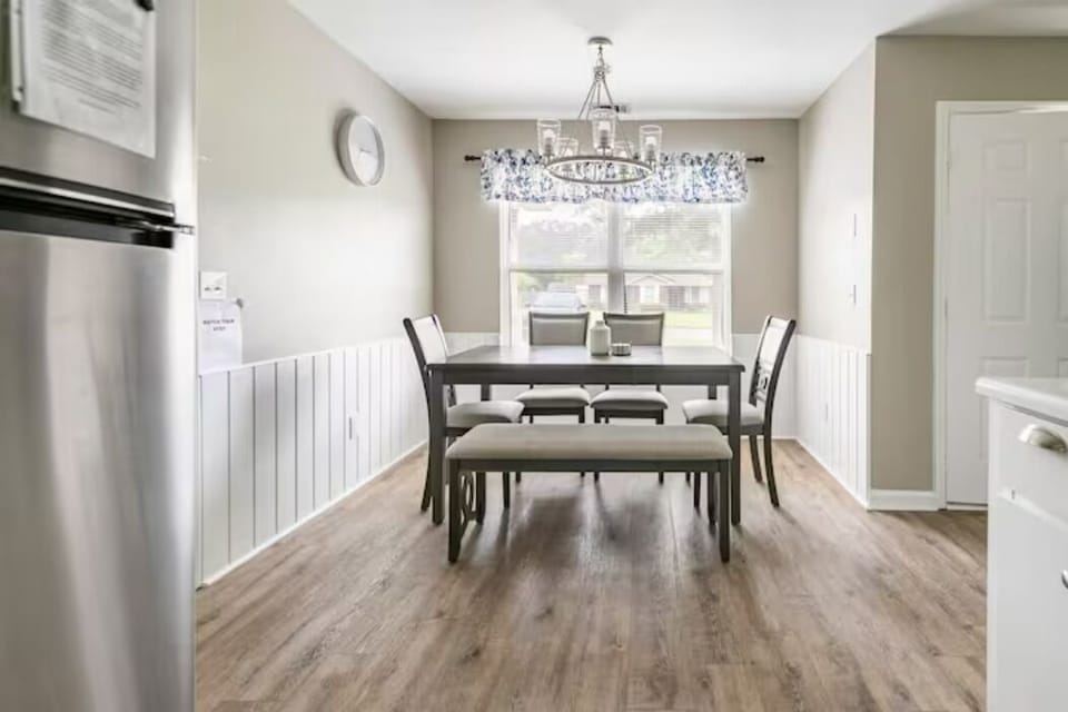 Eat in Kitchen Nook