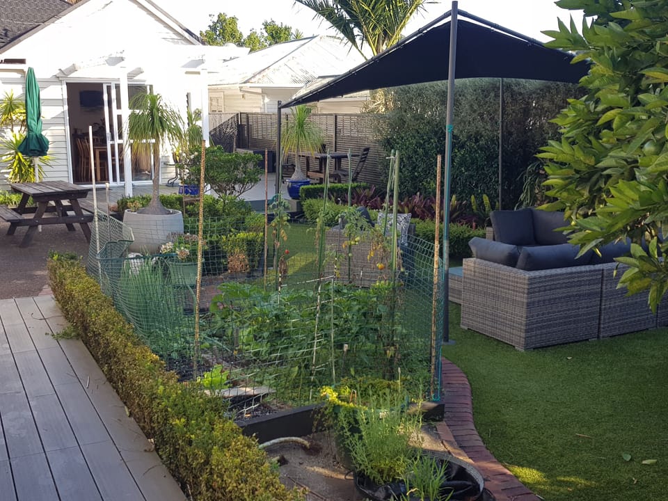 garden and distance from guestroom to main house