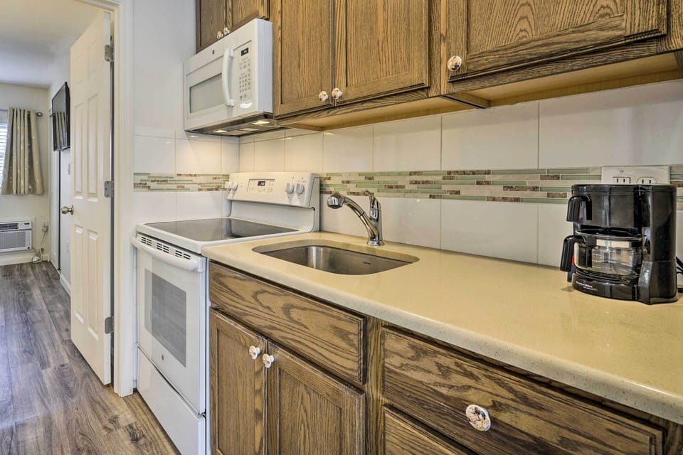Kitchen | Coffee Maker | Microwave | Blender