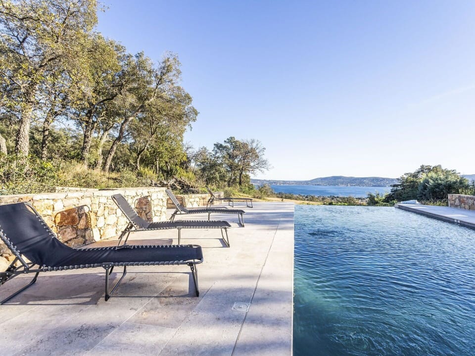 Water, Plant, Sky, Property, Nature, Azure, Swimming Pool, Tree, Vegetation, Grass