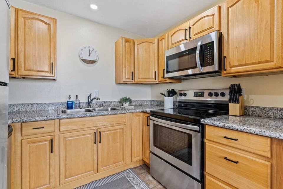 Kitchen comes fully stocked!