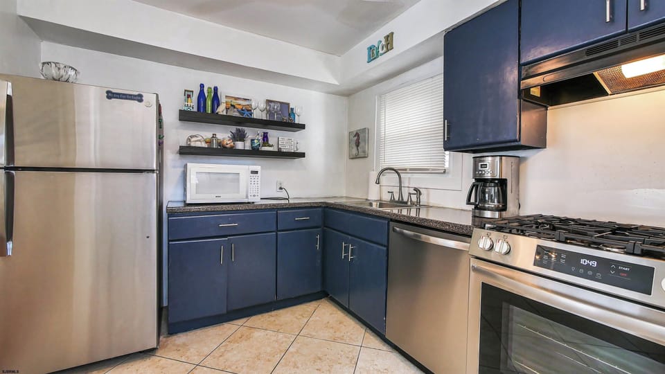 Chefs kitchen with 6 burner convection oven